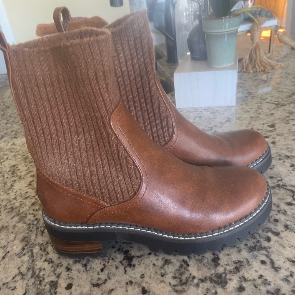 Size 7 Brown Boots- New